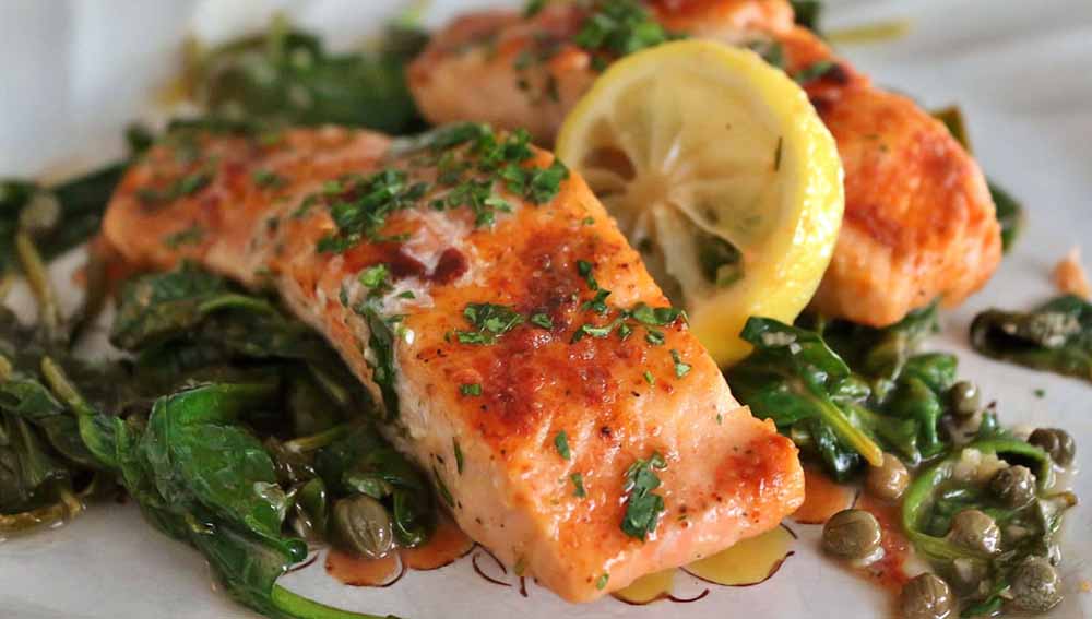 Baked Salmon With Garlic and Lemon Over Spinach