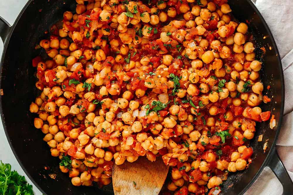Spicy Chickpea and Quinoa Bowl